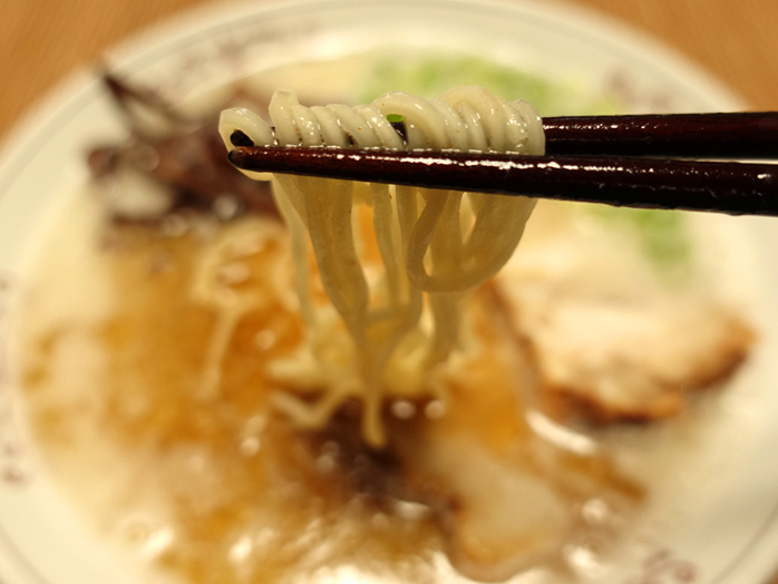 博多ラーメン琥家の細麺